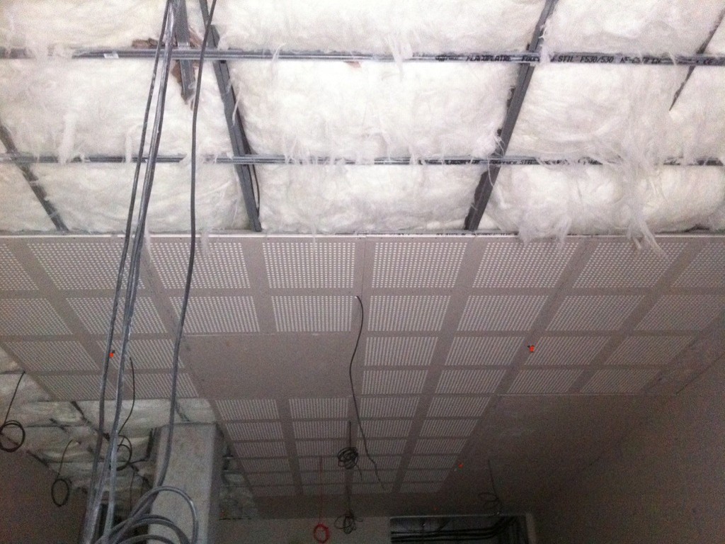 Plafond placo acoustique avec isolation